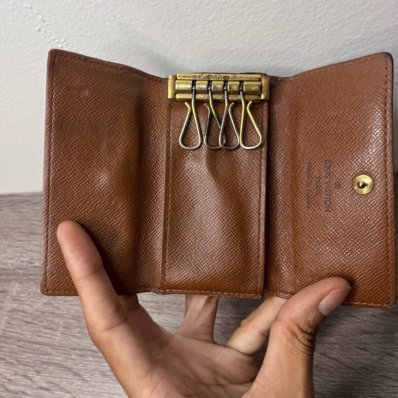 Louis Vuitton 4 key holder - Picture 3 of 6